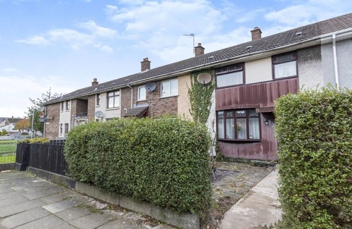 Carrickfergus House | Basic no luxury 3 bedroom house with 5 beds.
