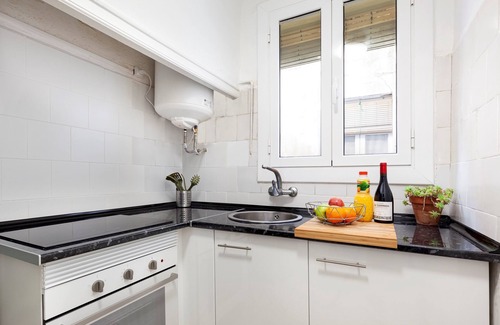 el Fort Pienc Apartment | Basic well-located Sagrada Familia Apt SF5