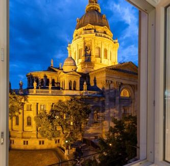 Pusztavacs Apartment | BASILICA Panorama Delux Apartment