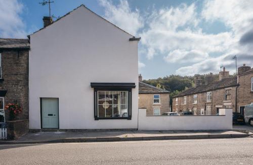 High Peak House | Basin House Peak District