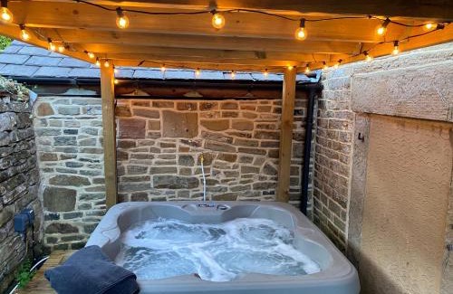 High Peak House | Basin House Peak District