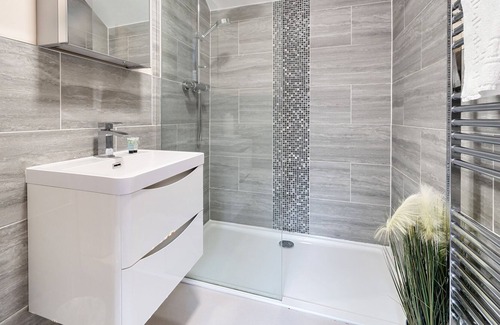 Basingstoke Apartment | Basingstoke Town Center Serviced Apartments By Firoz Property Management