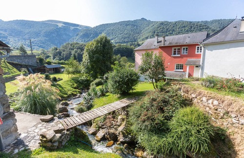Sainte-Engrace House | Basque house with swimming pool in Sainte Engrace