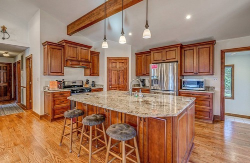 Huddleston House | Bass Cove - Great Views of the lake