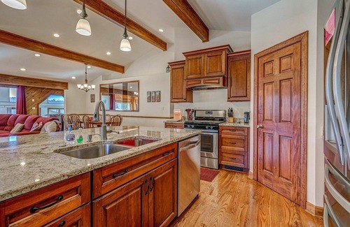 Huddleston House | Bass Cove - Great Views of the lake