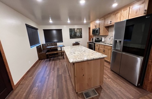 Oakhurst Cabin | Bass Lake Cabin 5 minutes to the lake