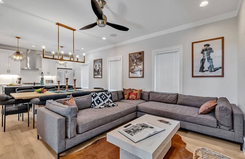 Berry Hill Cottage | Bass - Private Rooftop - 8 Mins to Broadway