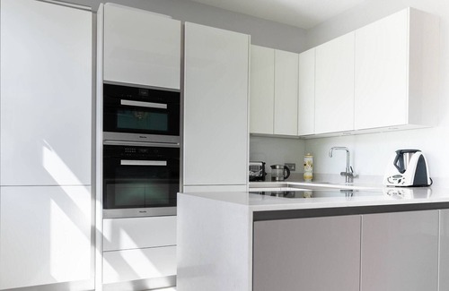 St. Helen's Apartment | Bassett Road XII by onefinestay