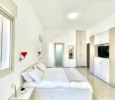 Haifa Apartment | Bat Galim - by the sea