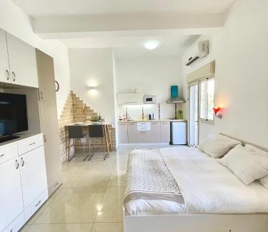 Haifa Apartment | Bat Galim - by the sea