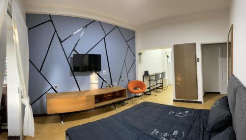 Haifa Apartment | Bat Galim - Mirror Apartment by the beach