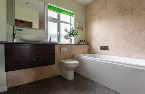 Bath House | Bath City Haven with Free Parking