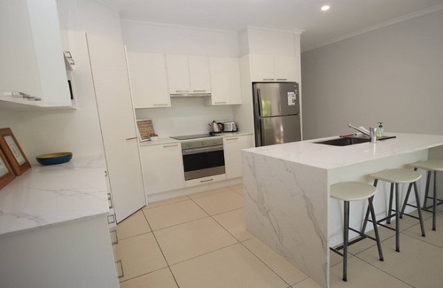 Horseshoe Bay House | Bather's Pavilion Holiday House