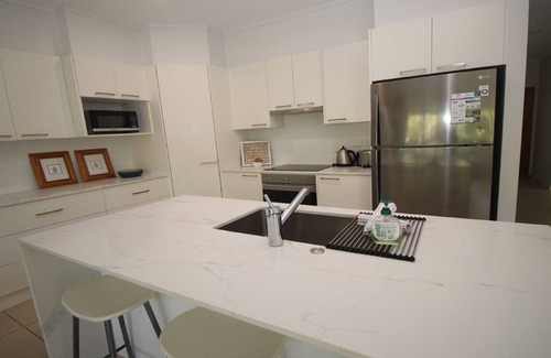 Horseshoe Bay House | Bather's Pavilion Holiday House