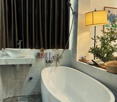 Dich Vong Apartment | Bathhub Amoureux Chùa Hà