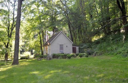 Berkeley Springs House | Bathkeepers Cottage