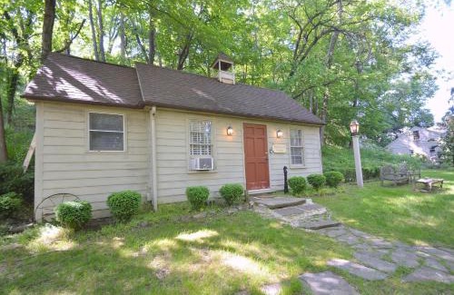 Berkeley Springs House | Bathkeepers Cottage