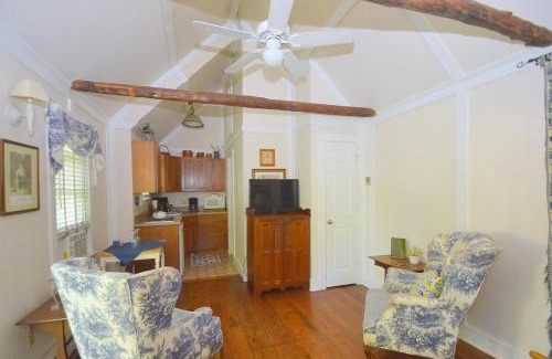 Berkeley Springs House | Bathkeepers Cottage