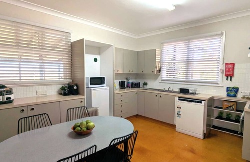 Oberon Ski Chalet | Bathurst 1000 - Jenolan Street Chalet - Ideal Accommodation for Large Groups