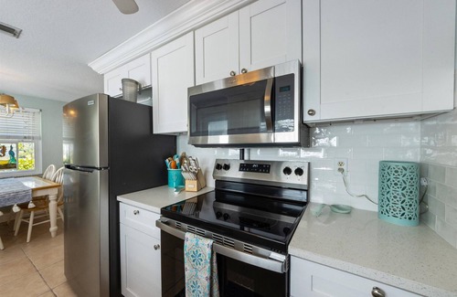 Anna Maria House | Batley's Beach House: Perfect location, ground-level rental