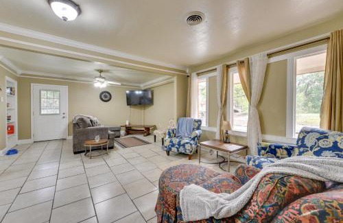 Scotlandville House | Baton Rouge Vacation Rental with Yard 10 Mi to LSU!