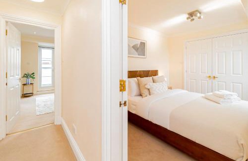 Latchmere Apartment | Battersea 2-Bedroom Top-Floor Apartment with Cozy Balcony
