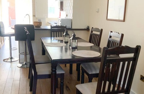 St. Mary's Park House | Battersea Wharf is a large 3 bedroom townhouse in Battersea