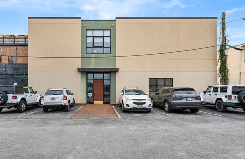 Downtown Charleston Apartment | Battery Suite | In the Heart of King Street!