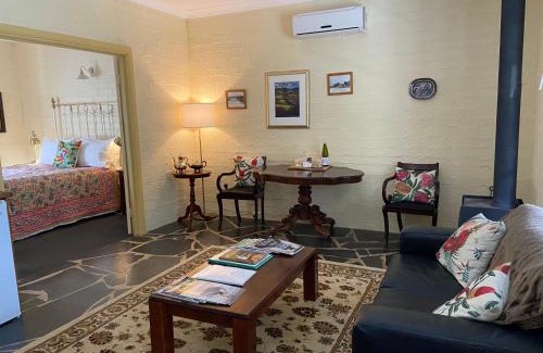 Upper Wakefield Bed & Breakfast | Battunga Cottages