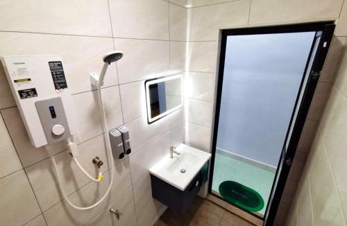 Batu Pahat House | Batu Pahat Town House TvBox Karaoke Pandora Box
