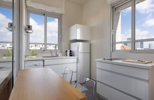 Kerem HaTeimanim Apartment | Bauhaus Boutique by TLV2rent