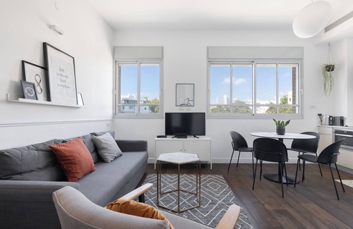 Kerem HaTeimanim Apartment | Bauhaus Boutique by TLV2rent