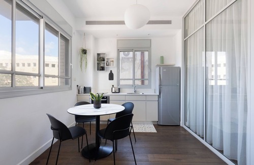 Kerem HaTeimanim Apartment | Bauhaus Boutique by TLV2rent