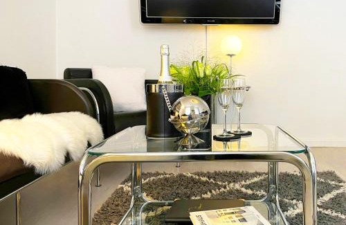 Gera Apartment | BAUHAUS Design-Luxus Apartment, 20er Jahre Stil, Garten