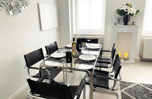 Gera Apartment | BAUHAUS Design-Luxus Apartment, 20er Jahre Stil, Garten