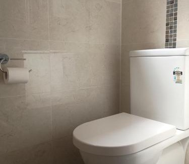 Baulkham Hills House | Baulkham Hills Deluxe king room with air-con private bathroom and entrance