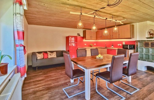 Wildsteig Apartment | Bavaria apartment with tiled stove and terrace