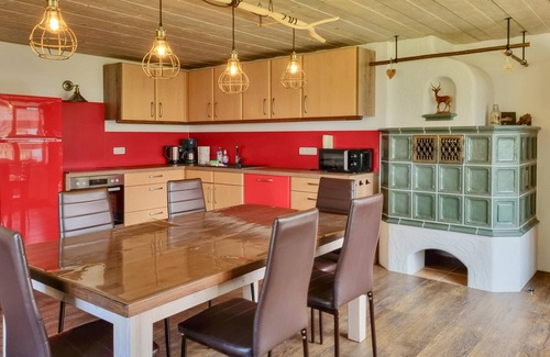 Wildsteig Apartment | Bavaria apartment with tiled stove and terrace