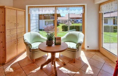 Wildsteig Apartment | Bavaria apartment with tiled stove and terrace