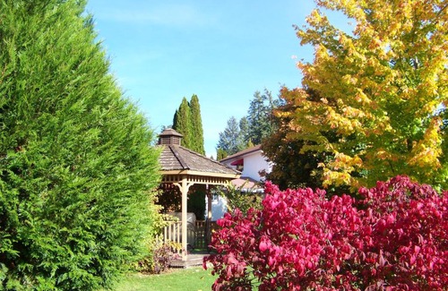 Creston Hotel | Bavarian Orchard Motel