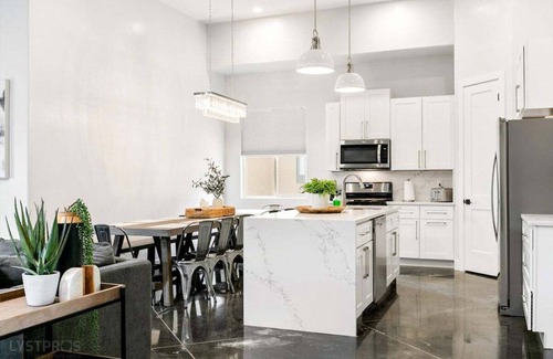 Hurricane House | Baxter: Unwind Together—Paws Included