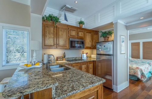 Carrabelle Cottage | Bay Bliss1br/1ba- Season Special! Less than 5 minute walk to the beach
