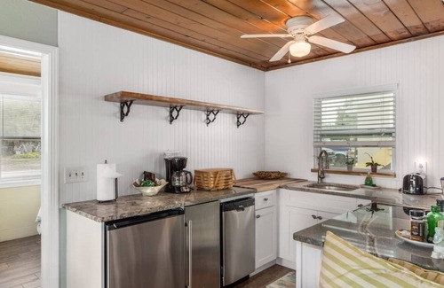 Anna Maria House | Bay Breeze Cottages #1 (The Mahi-Mahi)