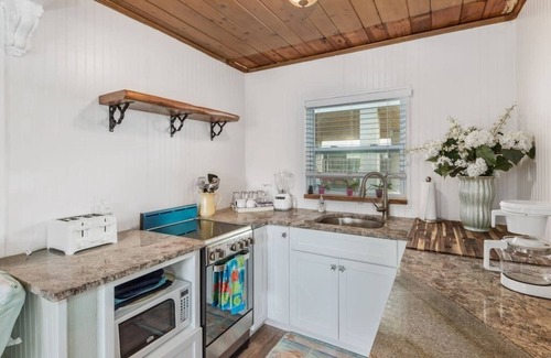 Anna Maria House | Bay Breeze Cottages #2