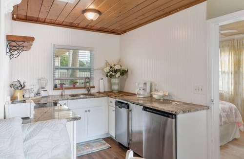 Anna Maria House | Bay Breeze Cottages #2