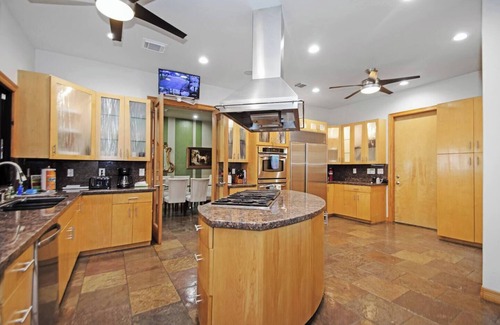 Clear Lake Shores House | Bay Breeze Estate - Heated Pools, Private Pier, Near Boardwalk & Prime Location!