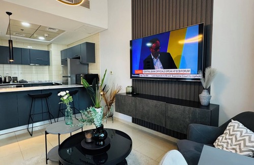 Dubai Marina Apartment | Bay Central 1 BDR Sea and Canal View, Dubai Marina