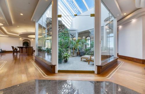 Dameron House | Bay Estate by AvantStay Waterfront Private Pond