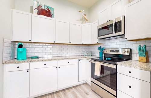 Rockport House | Bay-Facing Coastal Modern Cottage-Outdoor Hangout w/pool-Access to Rockport