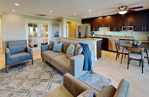 Crown Point House | Bay Front 2 Bedroom 2 bath with Mission Bay, Downtown and Sea World Fireworks Views